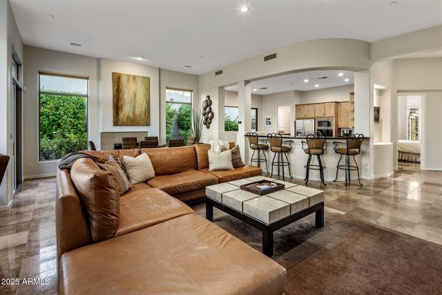 10746 E GREENWAY Road, Scottsdale, AZ 85255