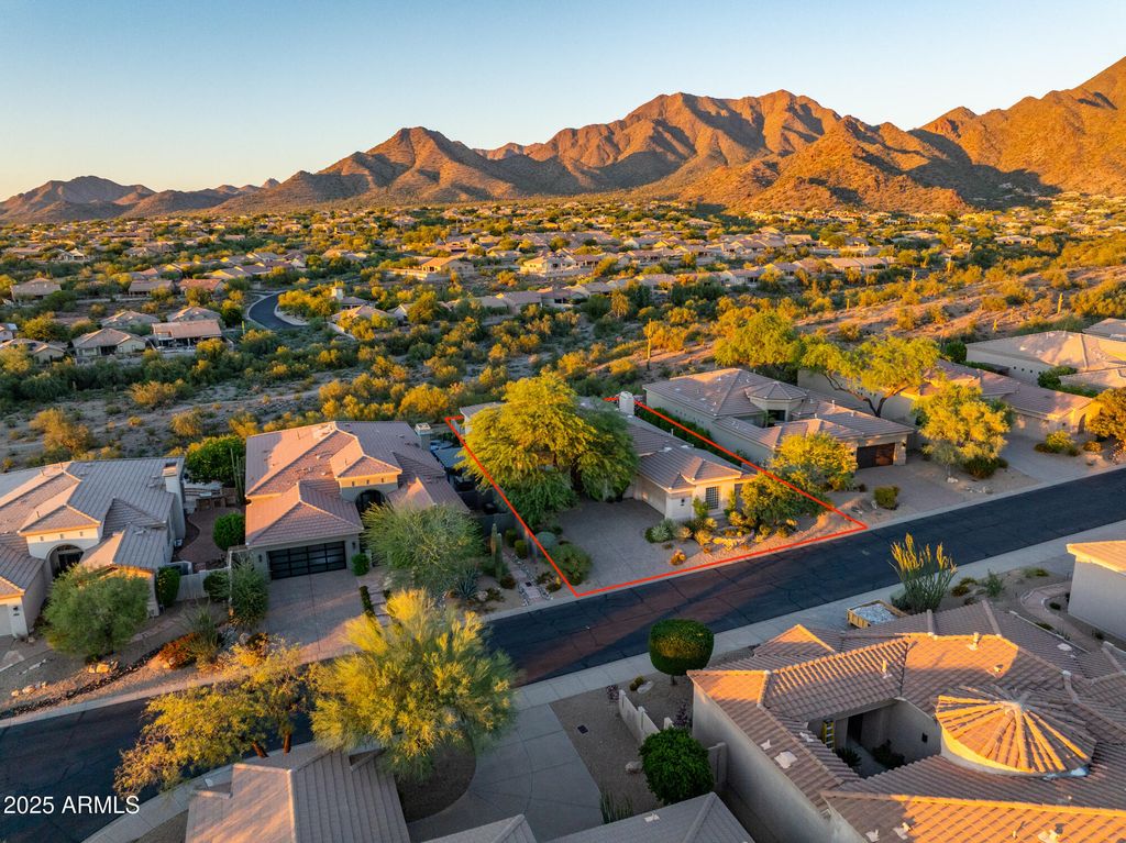 10746 E GREENWAY Road, Scottsdale, AZ 85255