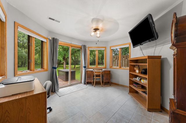 330 Creekview Court, Baldwin, WI 54002