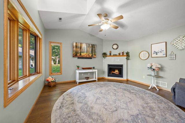 330 Creekview Court, Baldwin, WI 54002