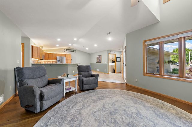 330 Creekview Court, Baldwin, WI 54002