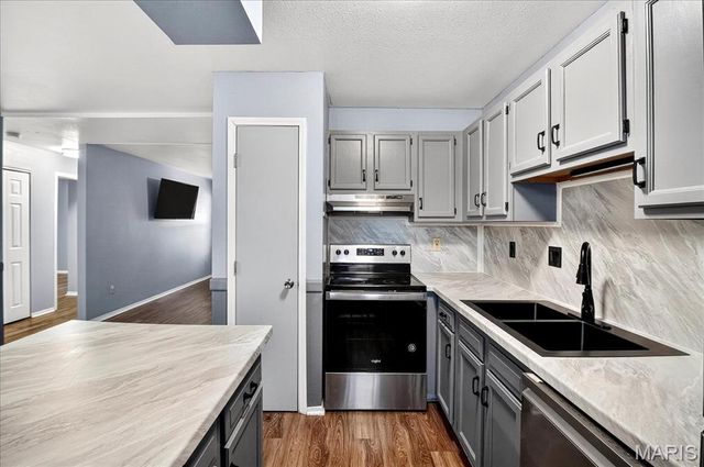 1831 New Sun Court, Florissant, MO 63031