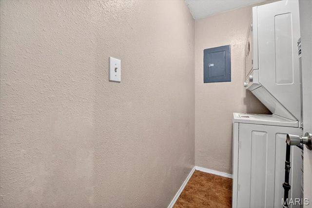 1831 New Sun Court, Florissant, MO 63031