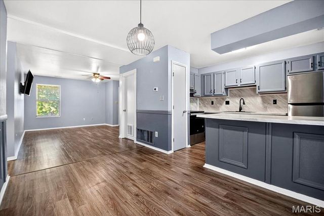 1831 New Sun Court, Florissant, MO 63031