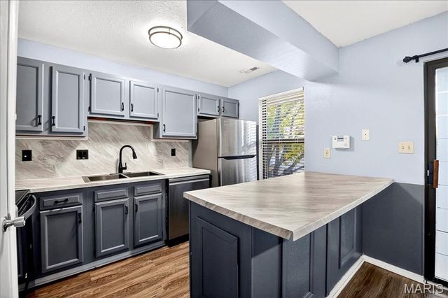 1831 New Sun Court, Florissant, MO 63031