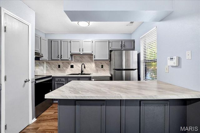 1831 New Sun Court, Florissant, MO 63031