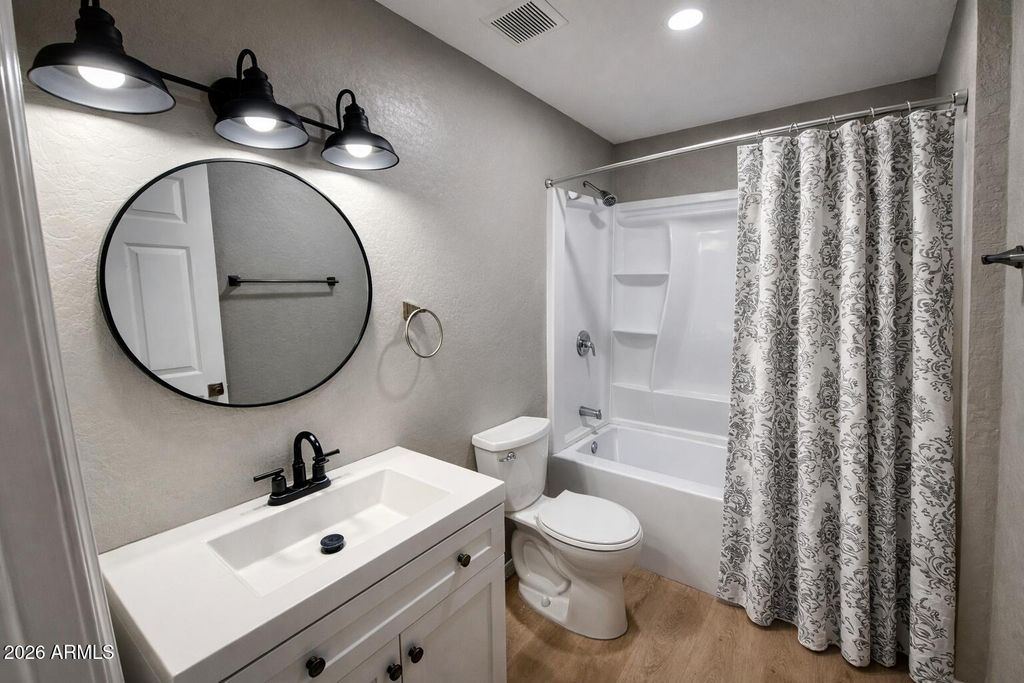 Image 12 of property listing at 3158 W LANE Avenue, Phoenix, AZ 85051