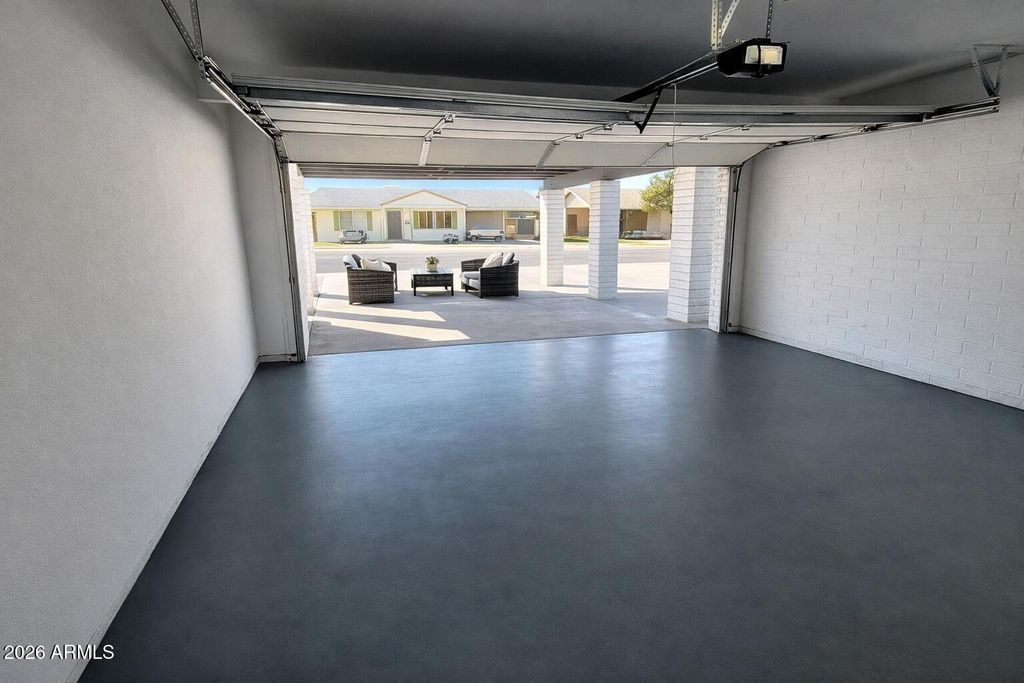 Image 2 of property listing at 3158 W LANE Avenue, Phoenix, AZ 85051