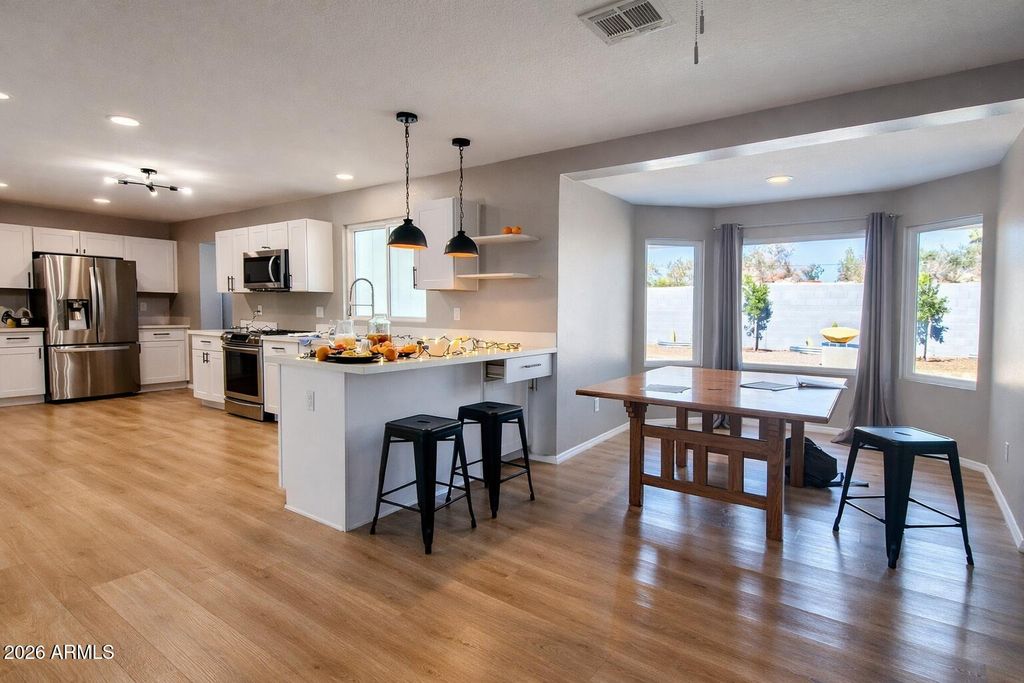 Image 5 of property listing at 3158 W LANE Avenue, Phoenix, AZ 85051