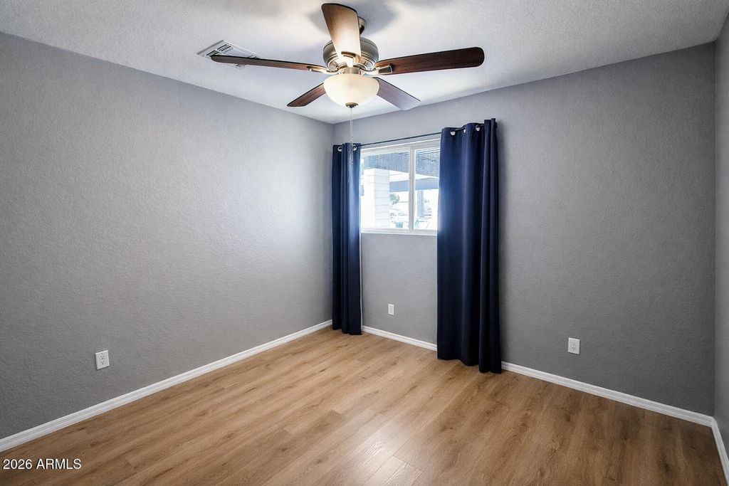 Image 9 of property listing at 3158 W LANE Avenue, Phoenix, AZ 85051