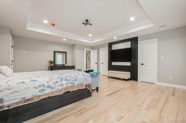 215 Marguerite Ave, South Floral Park, NY 11001