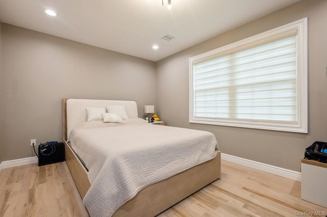 215 Marguerite Ave, South Floral Park, NY 11001