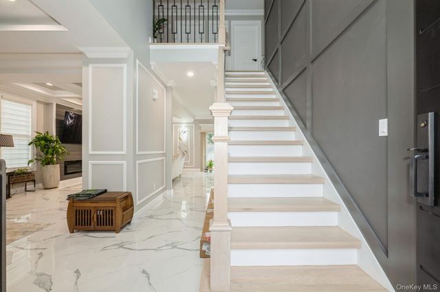 215 Marguerite Ave, South Floral Park, NY 11001