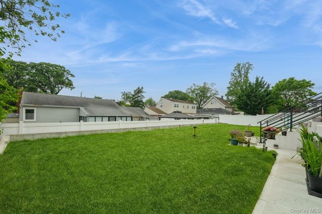 215 Marguerite Ave, South Floral Park, NY 11001