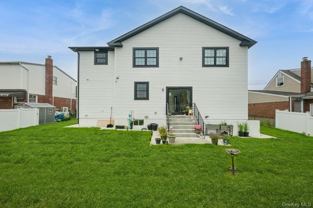 215 Marguerite Ave, South Floral Park, NY 11001