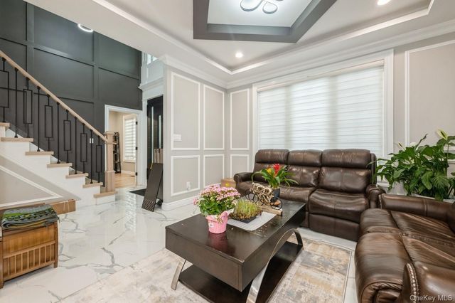 215 Marguerite Ave, South Floral Park, NY 11001