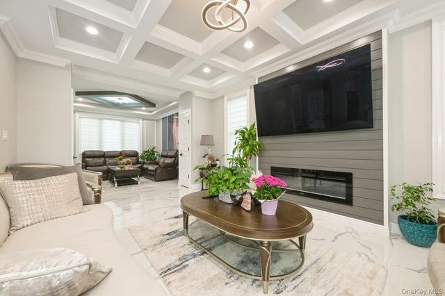 215 Marguerite Ave, South Floral Park, NY 11001