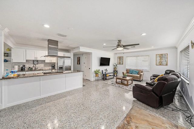 8017 DELL DRIVE, Tampa, FL 33615