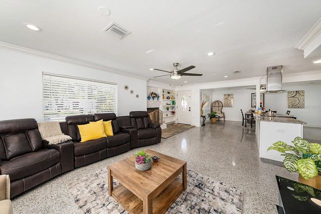 8017 DELL DRIVE, Tampa, FL 33615