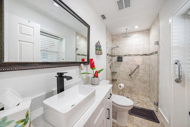 8017 DELL DRIVE, Tampa, FL 33615