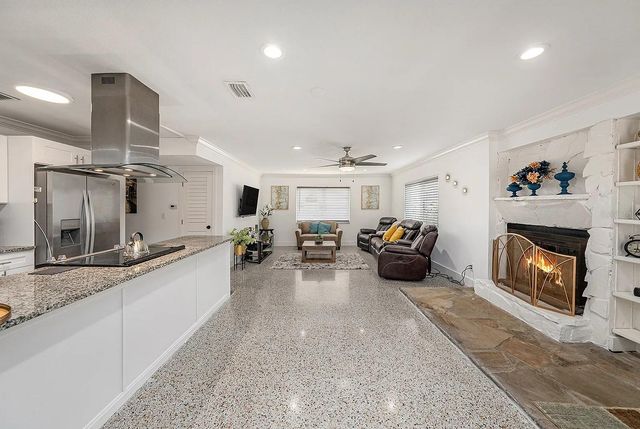 8017 DELL DRIVE, Tampa, FL 33615