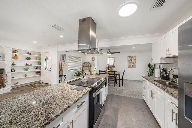 8017 DELL DRIVE, Tampa, FL 33615