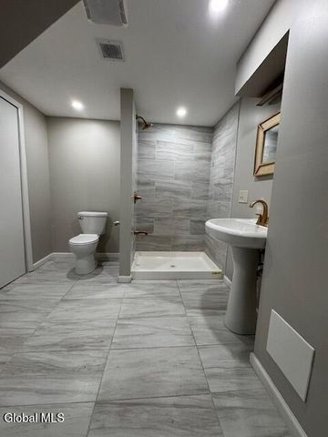 10 Flicker Drive, Colonie, NY 12110