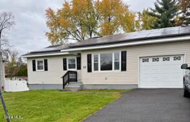 10 Flicker Drive, Colonie, NY 12110