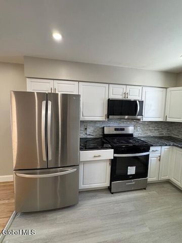 10 Flicker Drive, Colonie, NY 12110