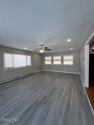 10 Flicker Drive, Colonie, NY 12110