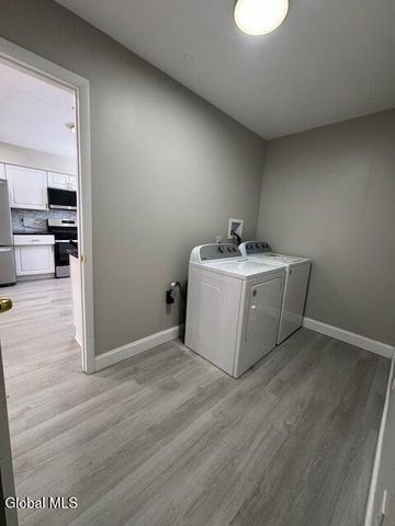 10 Flicker Drive, Colonie, NY 12110