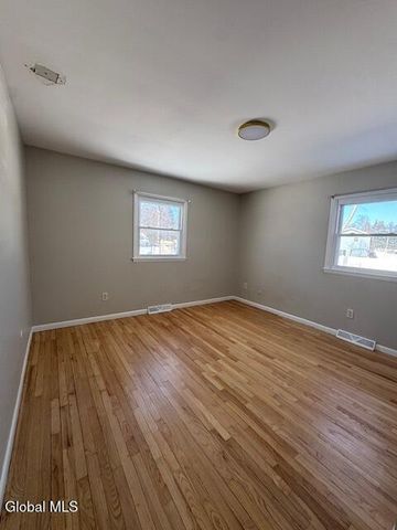 10 Flicker Drive, Colonie, NY 12110