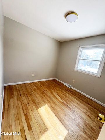 10 Flicker Drive, Colonie, NY 12110