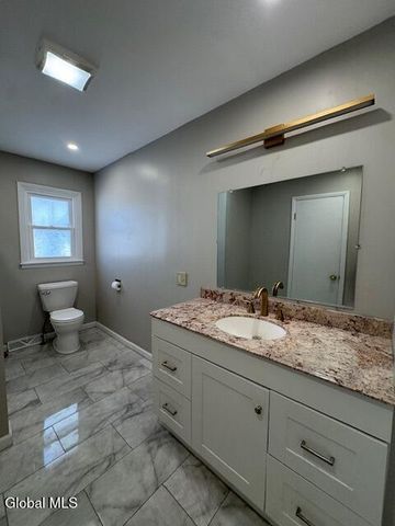 10 Flicker Drive, Colonie, NY 12110