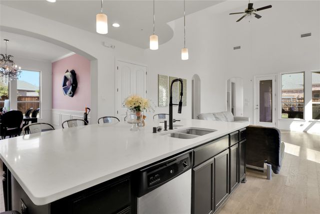 4209 Whispering Willow Way, Arlington, TX 76005