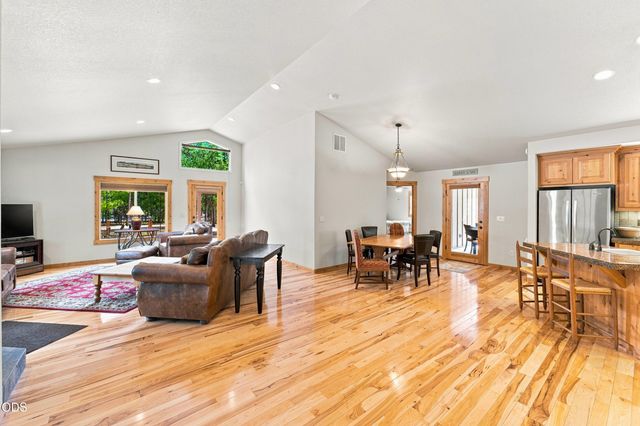 52216 Moose Road, La Pine, OR 97739