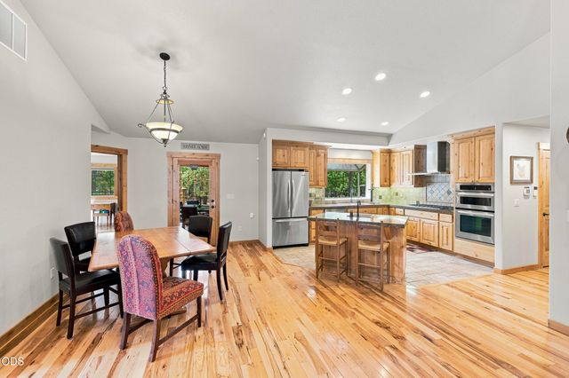 52216 Moose Road, La Pine, OR 97739