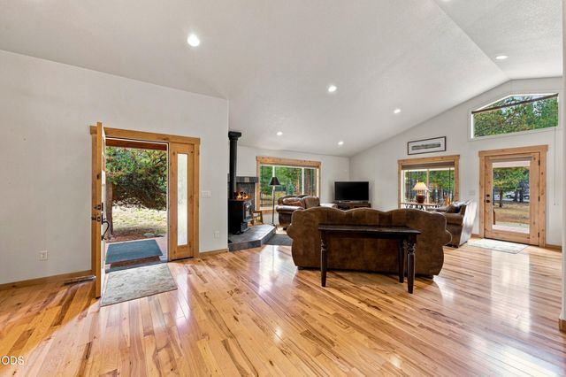 52216 Moose Road, La Pine, OR 97739