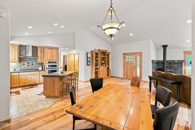 52216 Moose Road, La Pine, OR 97739