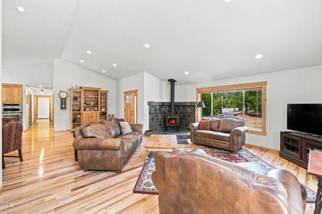 52216 Moose Road, La Pine, OR 97739