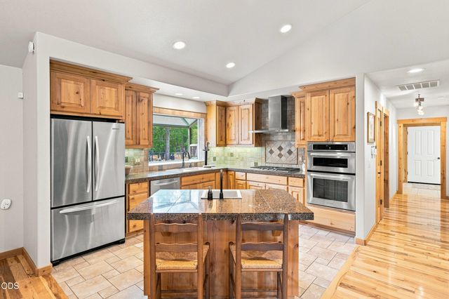52216 Moose Road, La Pine, OR 97739