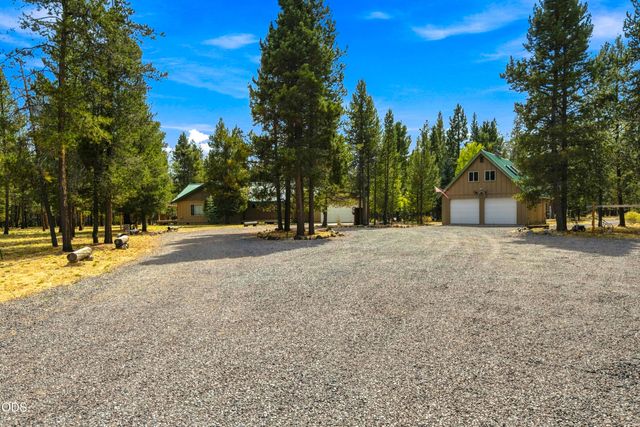 52216 Moose Road, La Pine, OR 97739