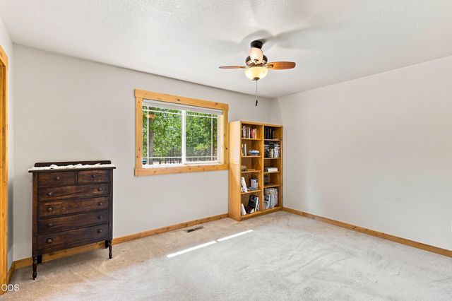 52216 Moose Road, La Pine, OR 97739