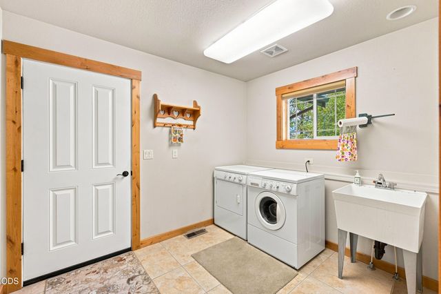 52216 Moose Road, La Pine, OR 97739