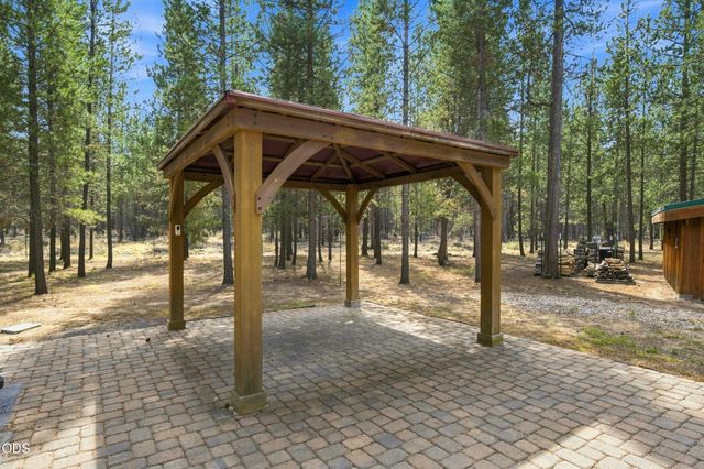 52216 Moose Road, La Pine, OR 97739