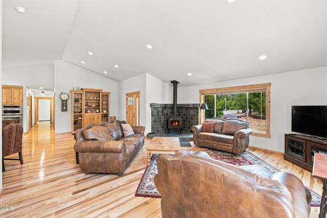 52216 Moose Road, La Pine, OR 97739