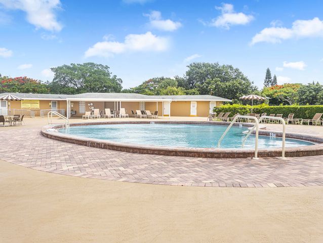 362 Northampton R 362, West Palm Beach, FL 33417