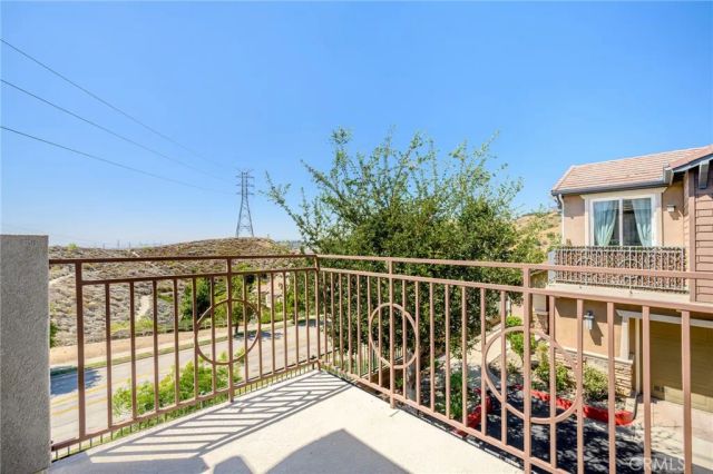 16739 Nicklaus Drive 25, Sylmar, CA 91342