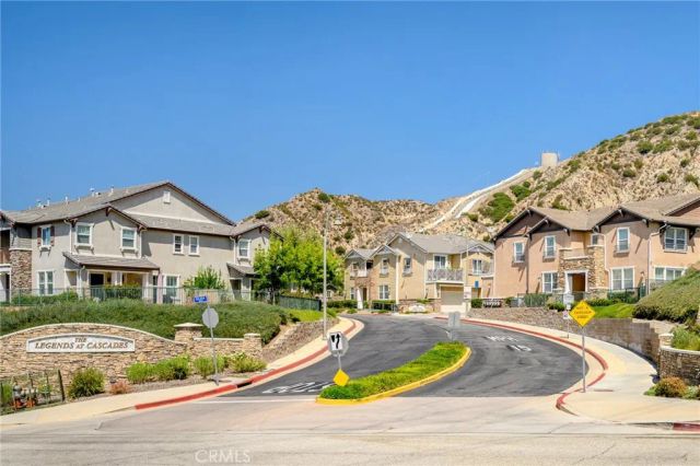 16739 Nicklaus Drive 25, Sylmar, CA 91342