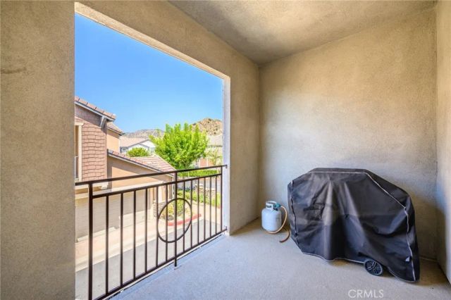16739 Nicklaus Drive 25, Sylmar, CA 91342
